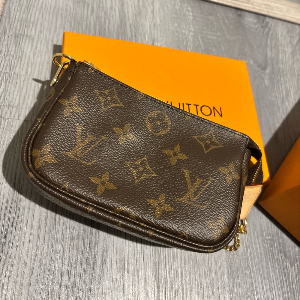 Louis Vuitton Mini Pochette